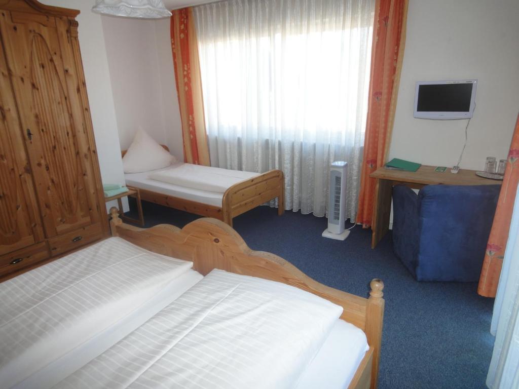 Hotel Gasthaus Hirsch Baden-Baden Zimmer foto